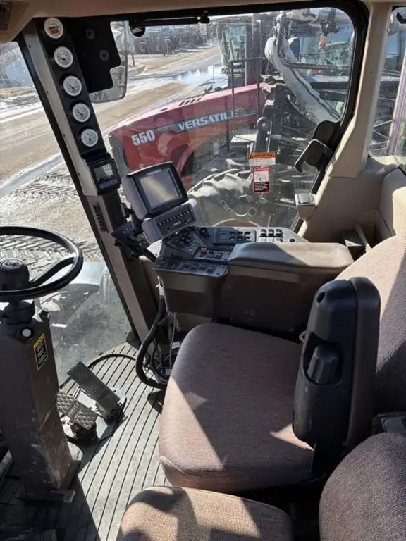 2012 Versatile SX 275 in Farming Equipment in Swift Current - Image 7
