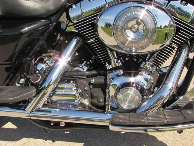 2005 Harley-Davidson FLHTC Electra Glide Classic in Sport Touring in Leamington - Image 10