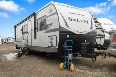The 2026 Salem Hemisphere Hyper-Lyte 25BHHL is a well-designed bunkhouse travel trailer that combine...