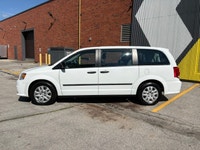 1 OWNER GOVERNMENT VAN!! ONLY 80,000KM ALL ORIGINAL SE CANADA VALUE PACKAGE!! 7 PASSENGER! FULL POWE... (image 1)