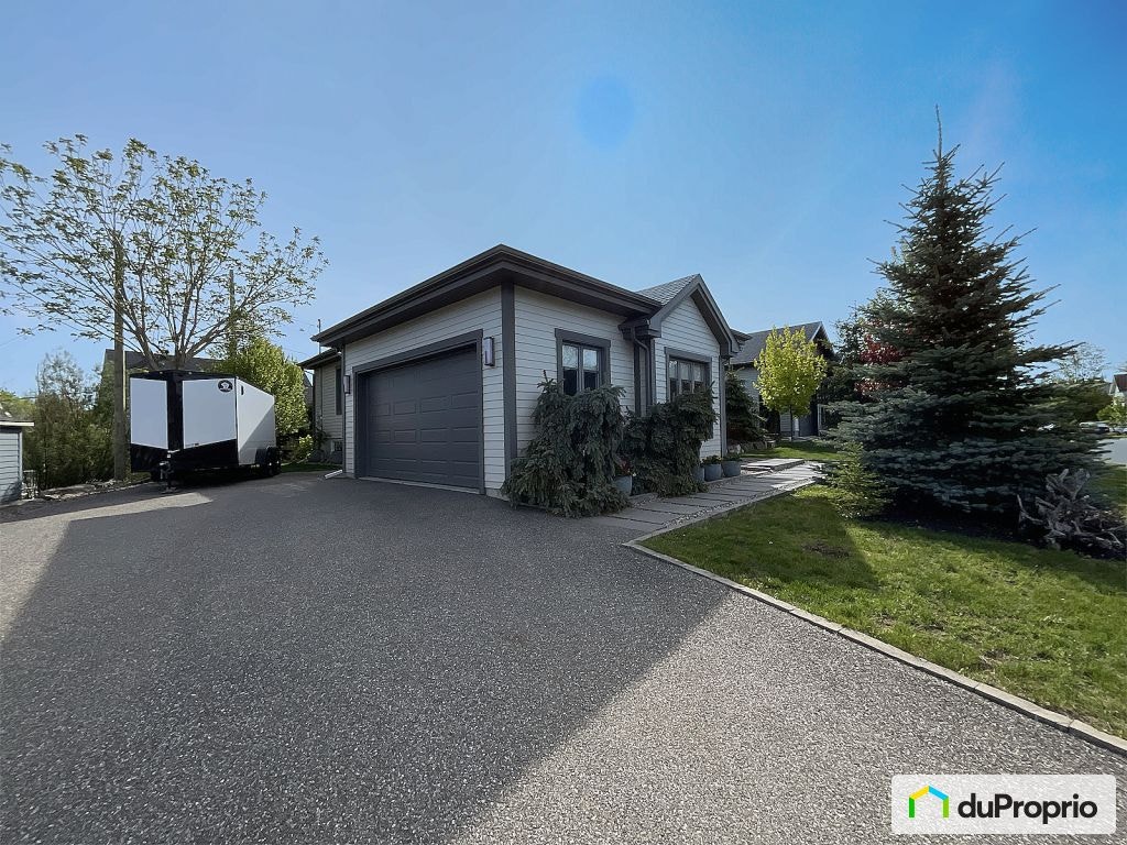 $949,900 - Bungalow for sale in Bromont — photo 2