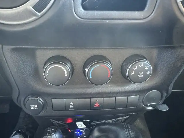 2015 Jeep Wrangler 4WD 2dr Sport in Cars & Trucks in Longueuil / South Shore - Image 22