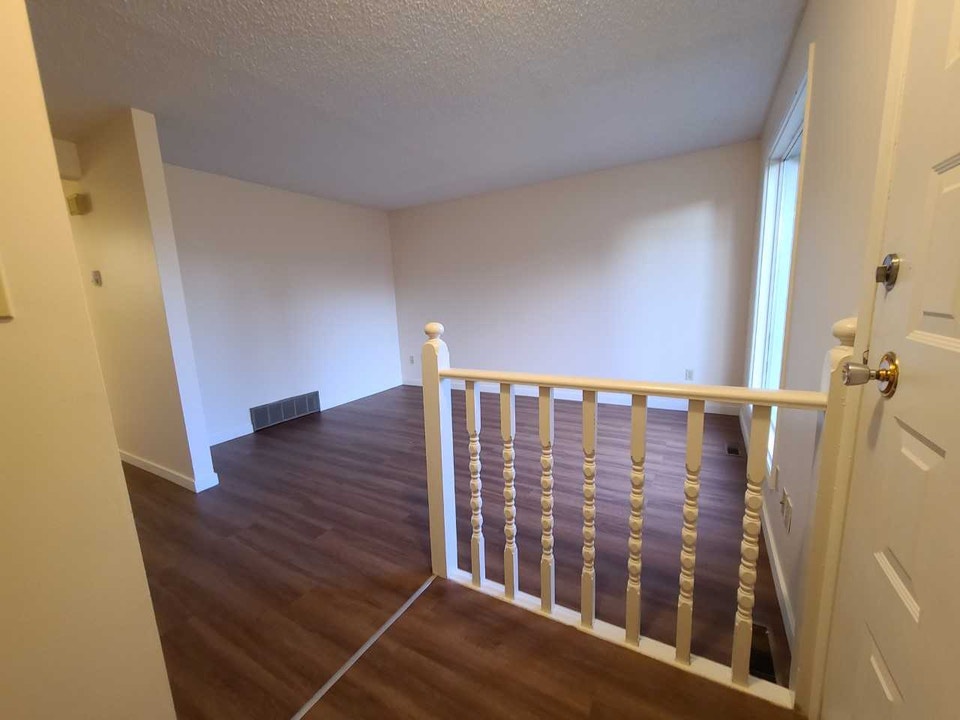 Fenced Yard - 3 BED x 1.5 BATH Townhouse Southside 3