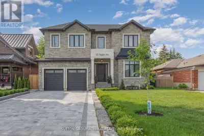 Executive Home, Timeless design 6 Practical Layout of about 6000 sg of livable apace on 3 levels. Pr...