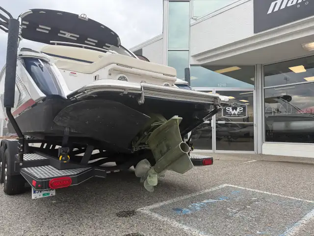 2019 Cobalt R7 Surf in Powerboats & Motorboats in Saskatoon - Image 8