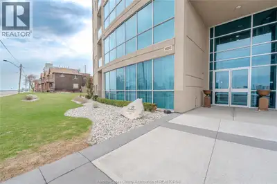 ATTENTION TENANTS, PROFESSIONALS, AND EXECUTIVES! Experience luxury waterfront living in one of Wind...