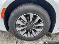 Come see this 2021 Chrysler Pacifica Hybrid Limited before it's too late! * This Chrysler Pacifica H... (image 8)