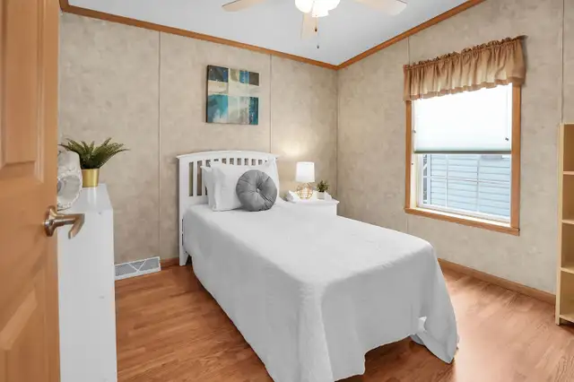 ONE LEVEL LIVING BUNGALOW - 3 BED, 2 BATH in Houses for Sale in Hamilton - Image 8