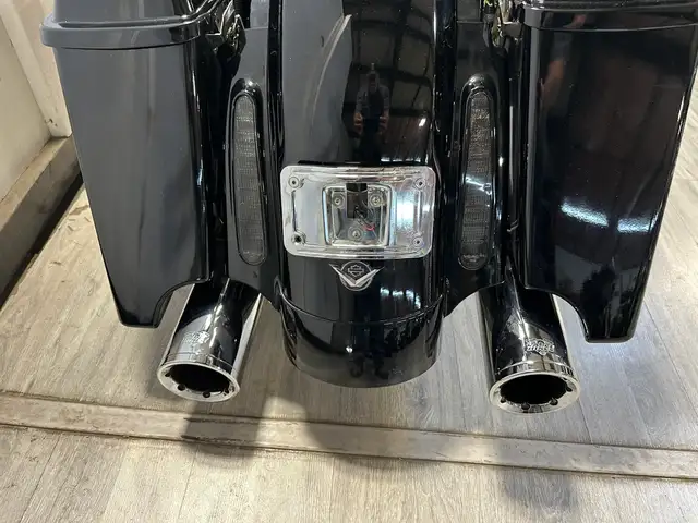 2011 Harley-Davidson Touring CVO STREET GLIDE in Street, Cruisers & Choppers in London - Image 17