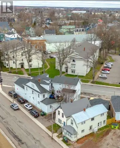 259 Euston Street house, Charlottetown is a few blocks from Confederation Centre, shopping, Holland...