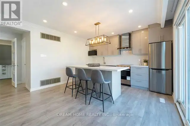 #BACK - 6 ALCESTER COURT Toronto (Yorkdale-Glen Park), Ontario in Long Term Rentals in City of Toronto - Image 2