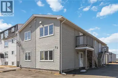 2 BEDROOM UNIT - GREAT LOCATION - AVAILABLE NOW! Welcome to 14 Winnipeg! This bright and well-mainta...