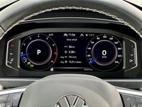 * Panoramic power sunroof * LED tail lights * Automatic LED reflector headlights with LED Daytime *... (image 6)