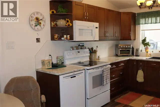 604 5th AVENUE W Assiniboia, Saskatchewan in Houses for Sale in Moose Jaw - Image 4