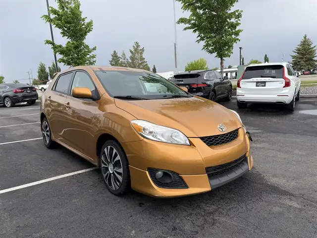 2010 Toyota Matrix S in Cars & Trucks in Edmonton - Image 4