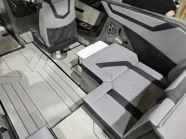 2025 Yamaha Boats 222XE - ADIOS TO SUMMER SALE! in Powerboats & Motorboats in Saskatoon - Image 14