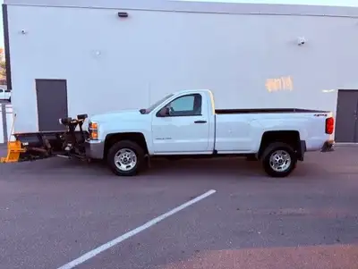 ATTENTION SNOW PLOW GUYS AND GALS!! 1 OWNER TRUCK!! FLEET MAINTANED!! 4X4!! 6.0L V8!! 2 DOOR REGULAR...