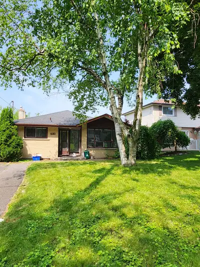 Bright & Spacious 3-Bdrm Main Floor Avail. Jul 1