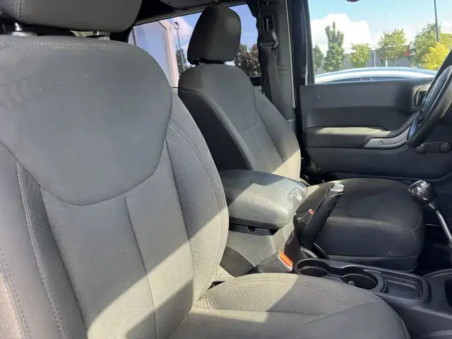 2015 Jeep Wrangler 4WD 2dr Sport in Cars & Trucks in Longueuil / South Shore - Image 11