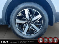 2023 Kia Sorento LX Plus Experience the Kia Sorento LX with only 79669 km on the odometer. Finished... (image 7)