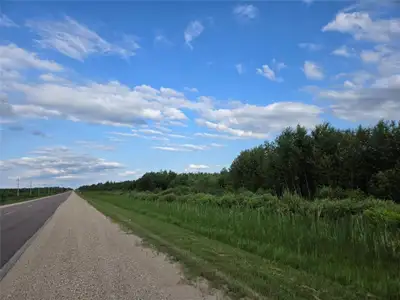 R17//Zhoda/80 Acres of prime land - Just a bit south of Steinbach! A rare opportunity to own 80 acre...