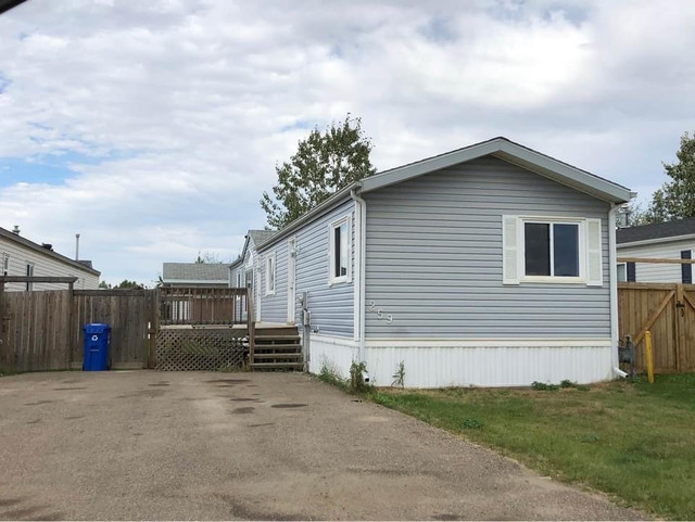 259 Cree Rd 4Bed 2Bath moble  Fully Fenced Yard with Large Deck in Long Term Rentals in Fort McMurray