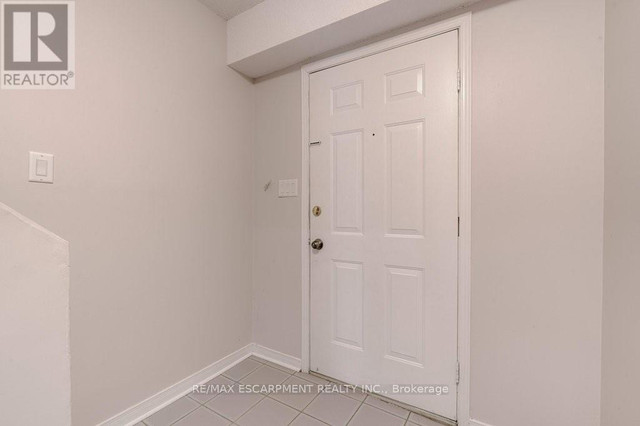 #D -24 BOND ST Brantford, Ontario in Condos for Sale in Brantford - Image 3