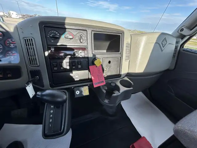 2018 International 4300 Chassis in Heavy Trucks in Regina - Image 12