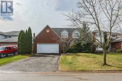 Nestled into a quiet upscale residential neighbourhood in the heart of the Niagara wine country, thi...