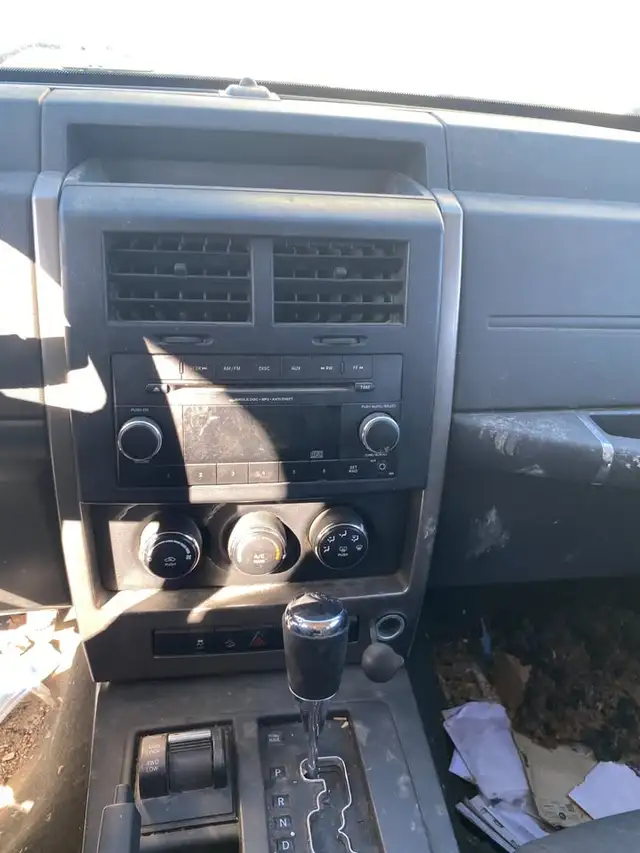 2012 Jeep Liberty 4WD Sport *ONLY FOR PARTS* in Auto Body Parts in Regina - Image 8