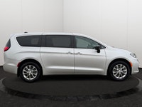 This 2026 CHRYSLER PACIFICA SELECT has the following options Caprice Leatherette Bucket Seats, Remot... (image 5)