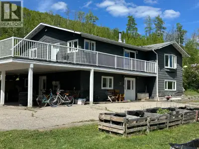 Amazing sunrises and sunsets with open skies, quiet moments and a genuine country lifestyle. This 5....