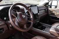 TIRES: LT285/60R20E OWL ON-/OFF-ROAD,LOWER TWO-TONE PAINT,220-AMP ALTERNATOR,GVWR: 4 535 KGS (10 000... (image 9)