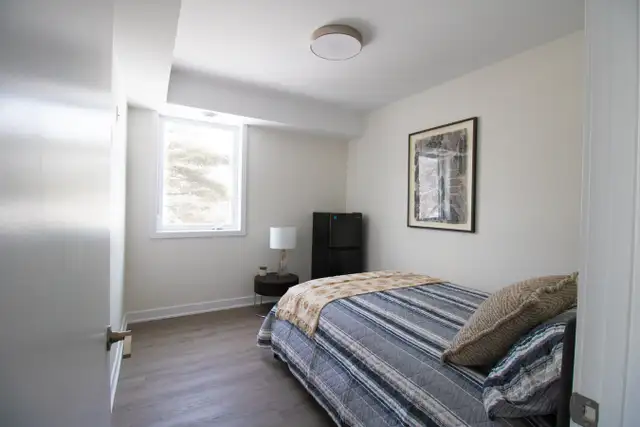 Private Room in a 3-bedroom apartment - 5 minutes walk from Carl in Long Term Rentals in Ottawa - Image 5