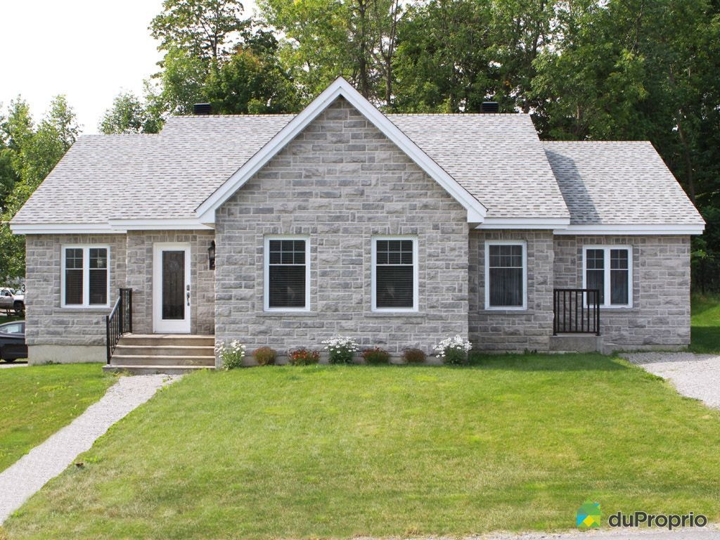 $755,000 - Intergenerational in Beauharnois (Maple Grove) — photo 1