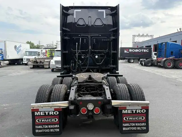 2021 Freightliner Cascadia Safety Certified in Heavy Trucks in Hamilton - Image 7