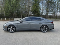// ACCIDENT FREE!! // // SINGLE OWNER! // This 2022 Hyundai Sonata Sport 1.6T is a sleek midsize sed... (image 9)