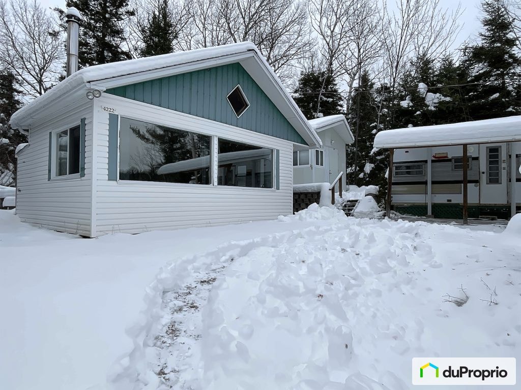 $75,000 - Cottage for sale in La Baie — photo 1