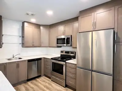 Beautifully renovated studio suite, downtown!