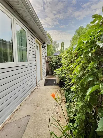 R33//Virden/Wheelchair Accessible & Ideally Located!Welcome to this well-maintained home in the hear...