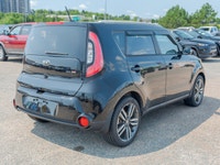 Only 67,337 Miles! KBB.com 10 Coolest New Cars Under $18,000. This Kia Soul has a durable Regular Un... (image 4)