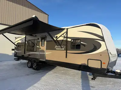 2015 Avenger Touring Edition 28RKS – Rear Kitchen Travel Trailer Well-maintained 2015 Avenger Tourin...