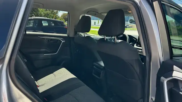 2021 Toyota RAV4 LE -NO ACCIDENT-LOW MILEAGE-BLIND SPOT MONITOR- in Cars & Trucks in Markham / York Region - Image 26