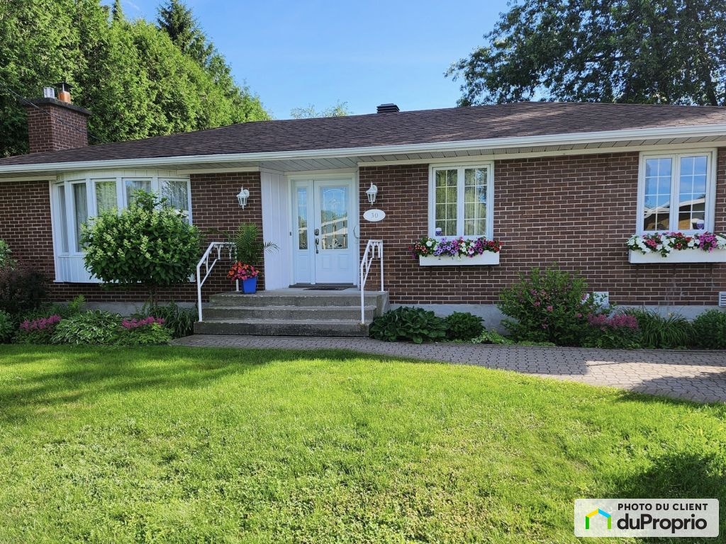 $415,000 - Bungalow for sale in Victoriaville — photo 1