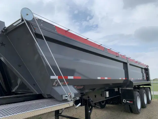 2026 NEUSTAR Tridem End Dump Trailer in Heavy Trucks in Regina - Image 9