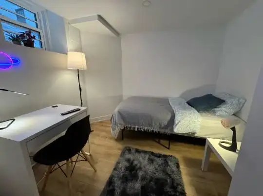 Fully Furnished Private Room in Downtown62863776779393127