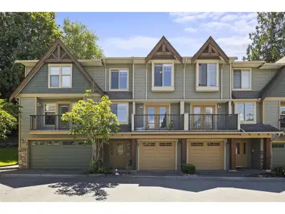 Welcome to Timber Ridge! This beautifully updated 1.963 sqft 3 bed, 2.5 bath townhome offers space f...