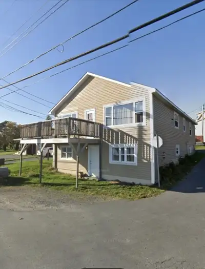 265 Water St is a spacious & bright 3 bedroom, main floor, apartment located on Water St in Bay Robe...