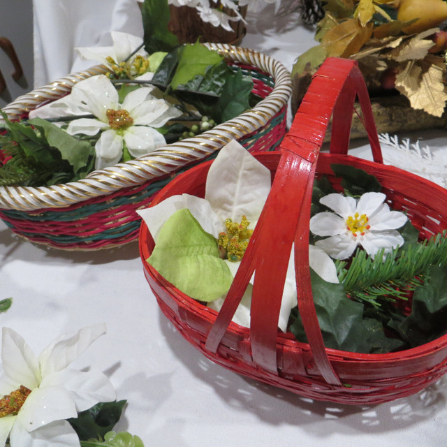 Xmas Baskets, Faux Flowers, Garland, Log in Holiday, Event & Seasonal in Winnipeg - Image 4