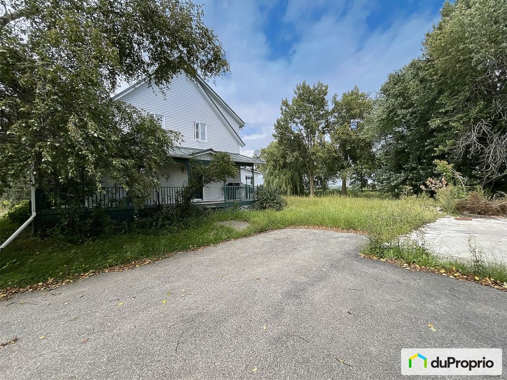 $650,000 - 1 1/2 Storey for sale in St-Jude — photo 2